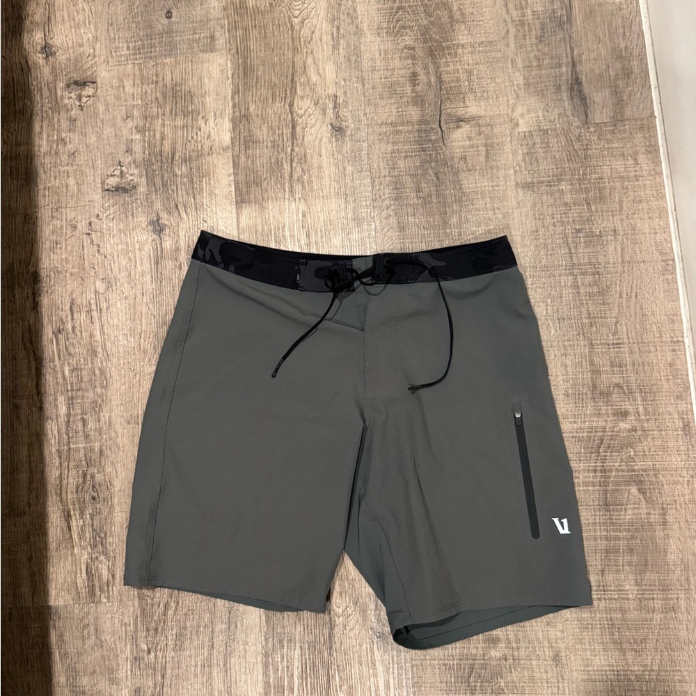 Vuori Boardshort - Men's Green 7 inch